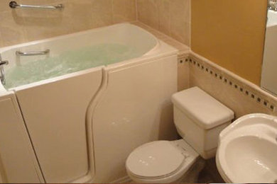 Bathroom - bathroom idea in New Orleans