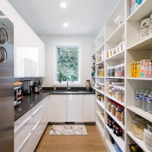 Harriott- Pantry / messy Kitchen