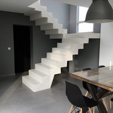 Escaliers en enduit béton coloré EBC - Teinte COCOMILK