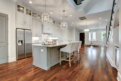 Kitchen - traditional kitchen idea in Houston