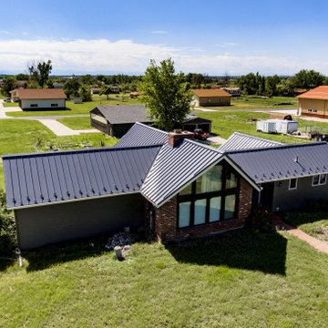 Metal Roof w/Snow Guards - Gray