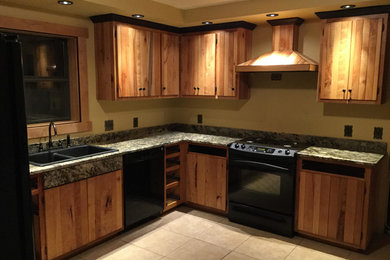 Kitchen - craftsman kitchen idea in Little Rock