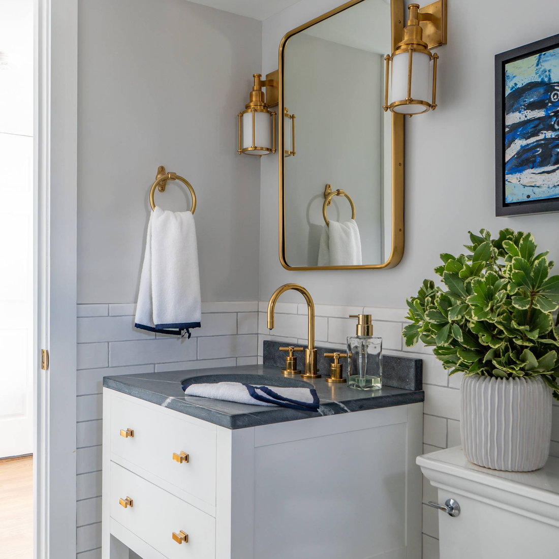 Nautical style bath