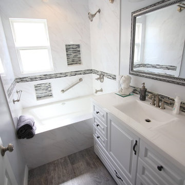 La Puente-contemporary bathroom
