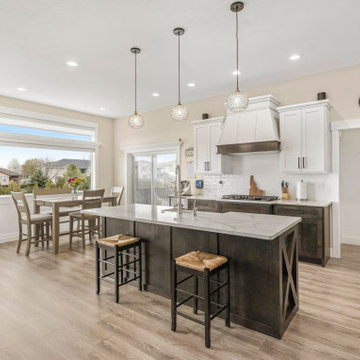 Contemporary Two-Tone Kitchen in Cinco Ranch