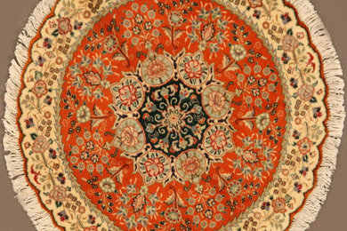 Round Persian Tabriz rug 3'3 diameter