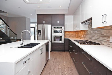 Design ideas for a modern kitchen in Calgary.