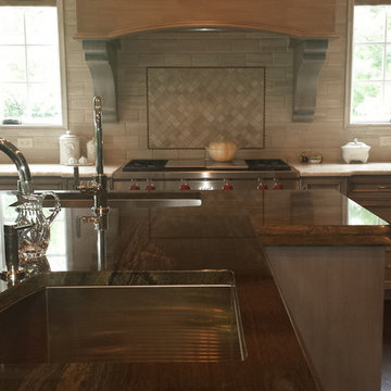 Kitchen Shangri La Island, Iceberg Quartzite Perimeter