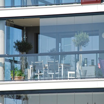 Balcony windbreaks