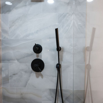 Master Bathroom - Transitional / Modern