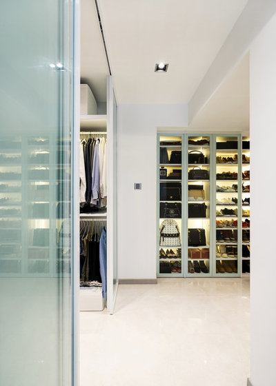 Modern Cabinet by Fineline Design Pte Ltd