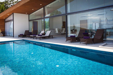 Photo of a large contemporary custom-shaped infinity pool in Gold Coast - Tweed.