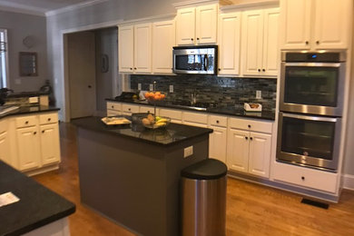 Kitchen - kitchen idea in Atlanta