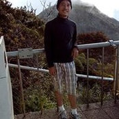 Undo Flores's photo