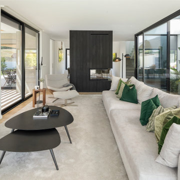 Quinta dos Alcoutins living room with white sofa and garden glazing