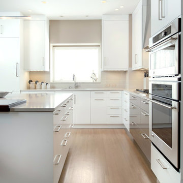 Leawood, KS contemporary kitchen