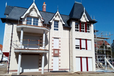 Idée de décoration pour une façade de maison marine.