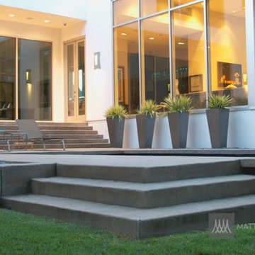Modern Concrete Pool Deck and Steps