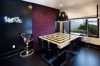 Dining room - modern dining room idea in New York