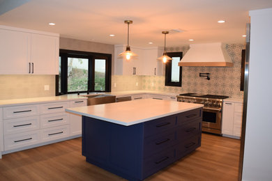 Example of a kitchen design in Orange County