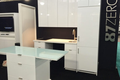 Minimalist kitchen photo in Hawaii