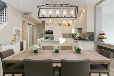 Example of a classic kitchen design in San Diego