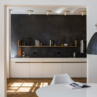 ミュンヘンの広いコンテンポラリースタイルのLDKの画像