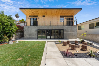 Minimalist two-story exterior home photo in Los Angeles