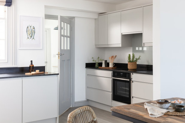 Kitchen by Nicola O'Mara Interior Design Ltd