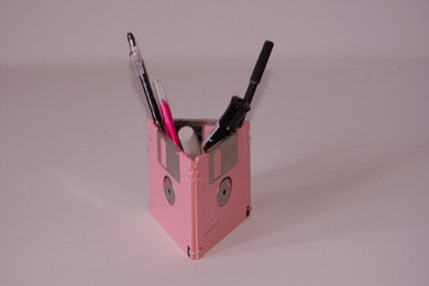 Boîte à stylo conçus avec des disquettes