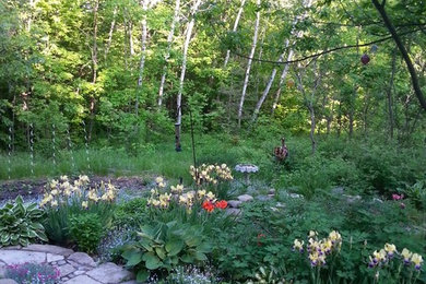 Inspiration for a traditional landscaping in Toronto.