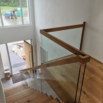 Faltwertreppe mit Glasgeländer