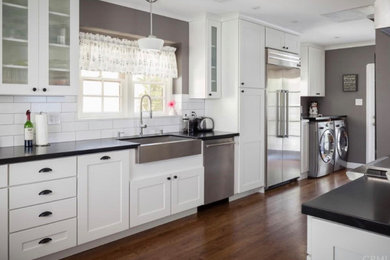 Kitchen photo in Los Angeles