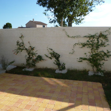 Un coin repas dans le jardin