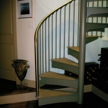 Modern Steel Spiral with Stainless Steel Top Rail and Abrasive Treads - Duvinage