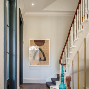 Foto de hall bohemio, de tamaño medio, con paredes grises, suelo de madera oscura, puerta simple y puerta gris