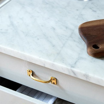 An Outdated Kitchen Gets a Loving DIY Makeover