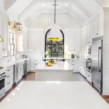 Spacious White Kitchen Glamour