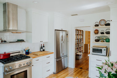 Kitchen photo in Los Angeles