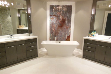 Example of a trendy bathroom design in Miami