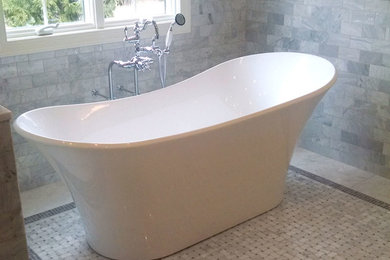 Bathroom - modern bathroom idea in New York