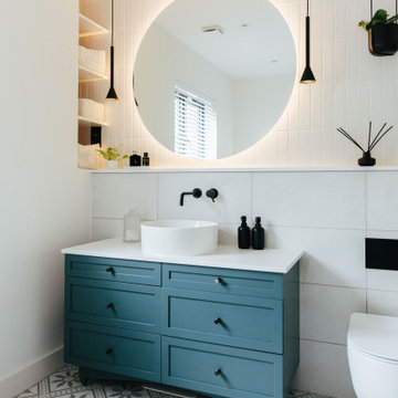 Timeless and Classic Monochrome Bathroom