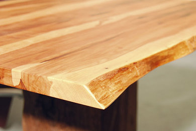 Couchtisch – Detail Ecke der Tischplatte und Naturkante
