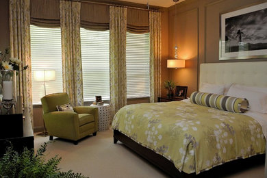Photo of a mid-sized contemporary master bedroom in Jacksonville with beige walls and carpet.