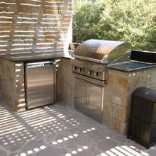 Outdoor Kitchen/ Covered Patio