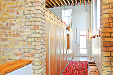 This is an example of a contemporary mudroom in Chicago.