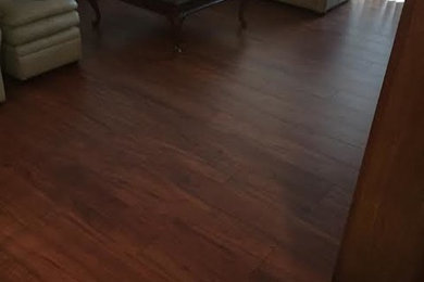Example of a transitional living room design in Chicago