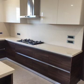 Kitchen Chimney and built-in Hob