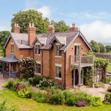 Bringing a Victorian Farmhouse to Life!
