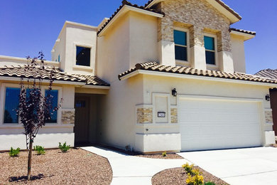 Example of a transitional home design design in Austin